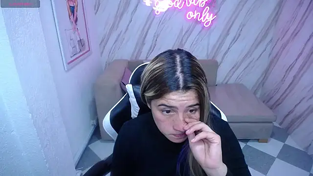 Snapshot of Valerie_b chatting on 31, 1, 2025 Valerie b online show from 31, 1, 2025