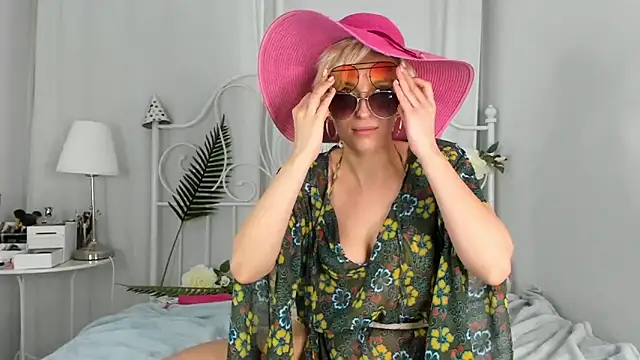 SakuFox online show from 10, 11, 2025