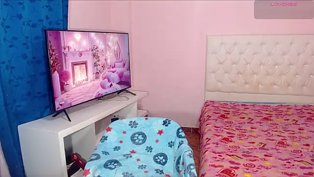 DannaDocell online show from 8, 3, 2025