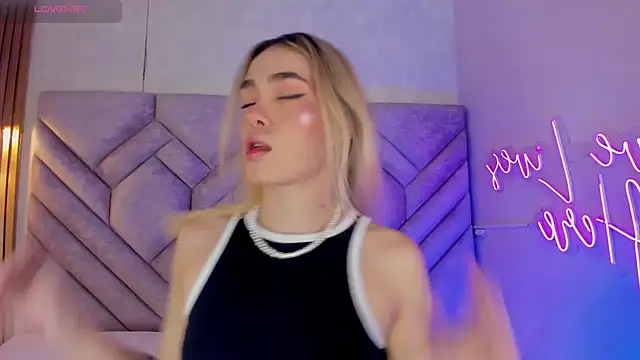 Lucy Vega online show from 5, 12, 2024