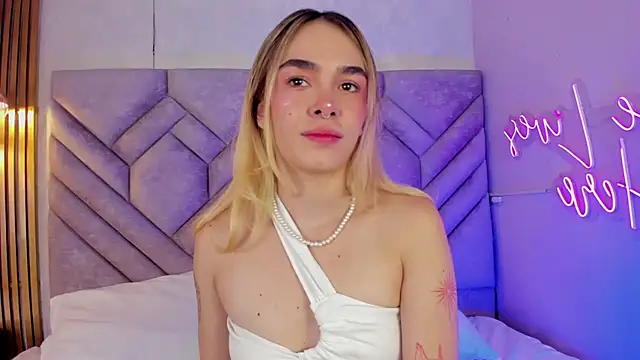 Lucy Vega online show from 7, 12, 2024