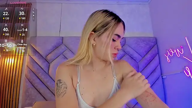 Lucy Vega online show from 18, 12, 2024