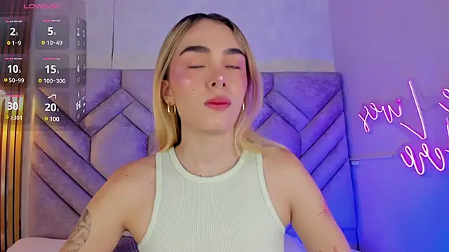 Lucy Vega online show from 24, 12, 2024