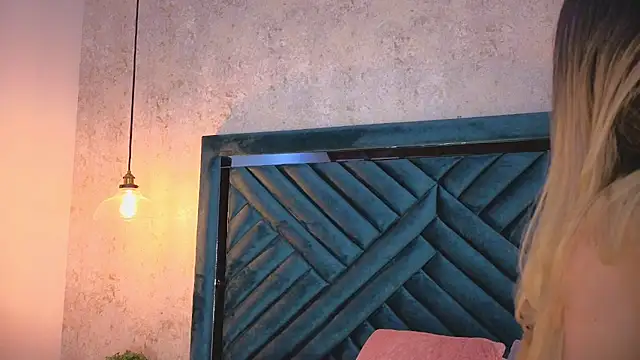 Lucy Vega online show from 5, 10, 2025