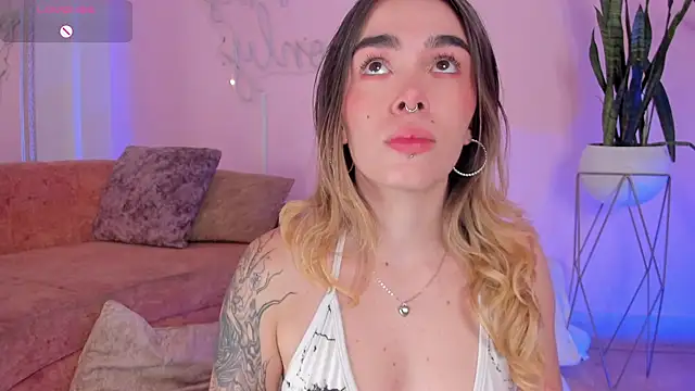 Lucy Vega online show from 25, 10, 2025