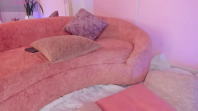 Lucy Vega online show from 28, 11, 2025