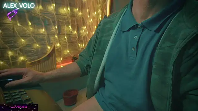 Snapshot of alex-volo chatting on 20, 12, 2024 alex-volo online show from 20, 12, 2024