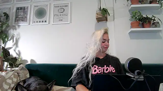 Snapshot of badblondebunny chatting on 22, 2, 2025 badblondebunny online show from 22, 2, 2025