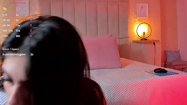 Snapshot of Amy-Saenz chatting on 12, 11, 2025 Amy-Saenz online show from 12, 11, 2025