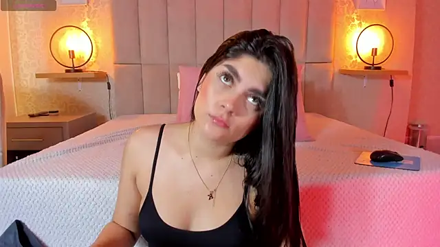 Snapshot of Amy-Saenz chatting on 4, 12, 2025 Amy-Saenz online show from 4, 12, 2025