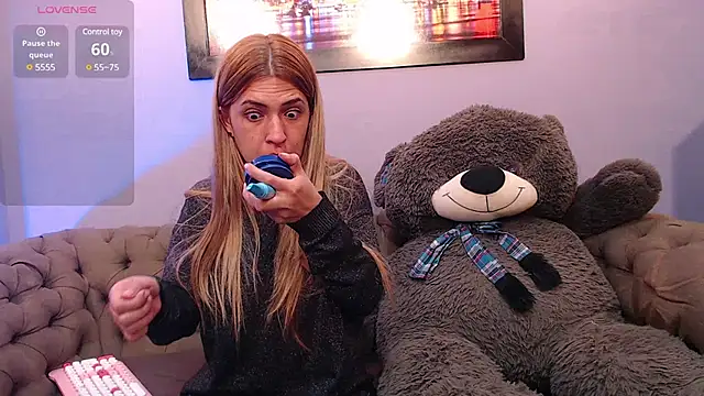 EvaaLovia1 online show from 28, 2, 2025