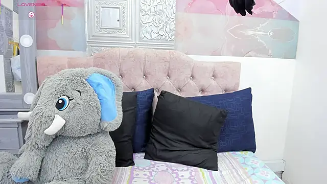 EvaaLovia1 online show from 5, 3, 2025