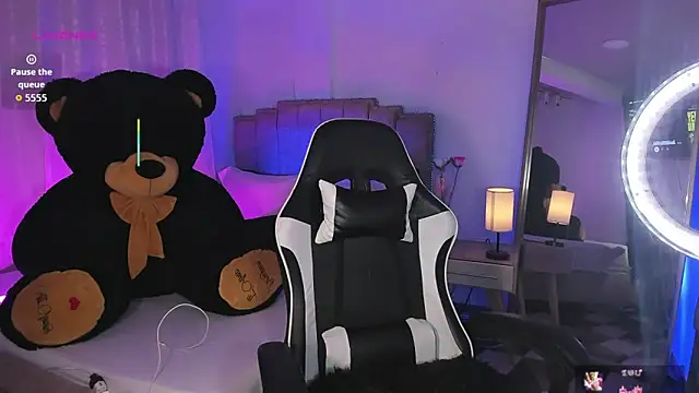 Snapshot of alexia_mattel chatting on 11, 9, 2025 alexia mattel online show from 11, 9, 2025