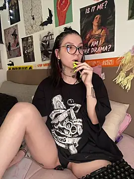 MoonAgnes online show from 8, 7, 2026