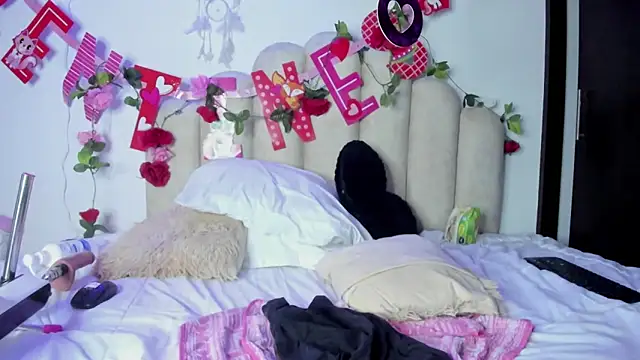 NaomiAsha online show from 15, 2, 2025