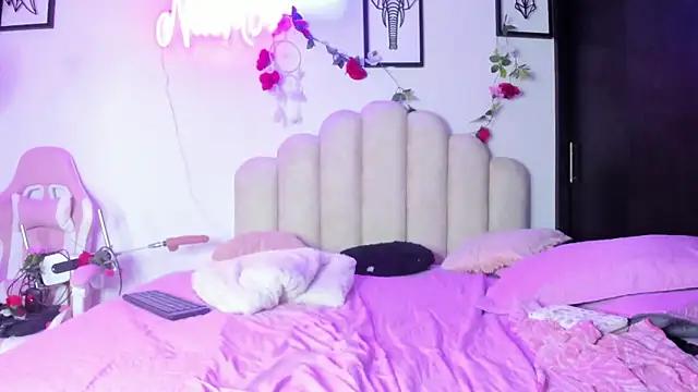 NaomiAsha online show from 18, 3, 2025