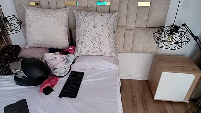 Snapshot of Lizz_Tender chatting on 16, 10, 2025 Lizz Tender online show from 16, 10, 2025