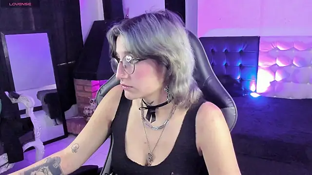 Snapshot of SukiFuyu_ chatting on 16, 3, 2025 SukiFuyu online show from 16, 3, 2025