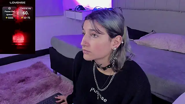 Snapshot of SukiFuyu_ chatting on 19, 3, 2025 SukiFuyu online show from 19, 3, 2025