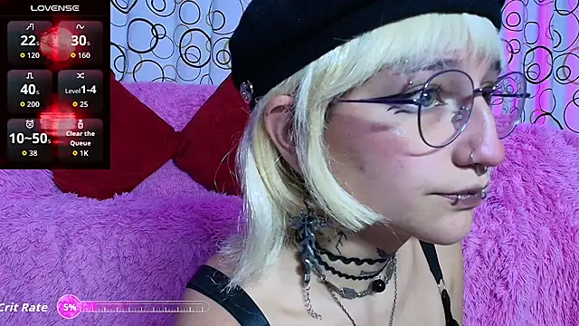 Snapshot of SukiFuyu_ chatting on 17, 10, 2025 SukiFuyu online show from 17, 10, 2025