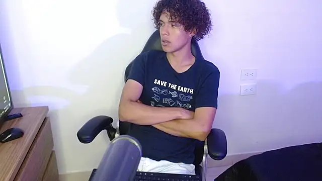 Snapshot of nickolas_moon chatting on 10, 9, 2025 nickolas moon online show from 10, 9, 2025