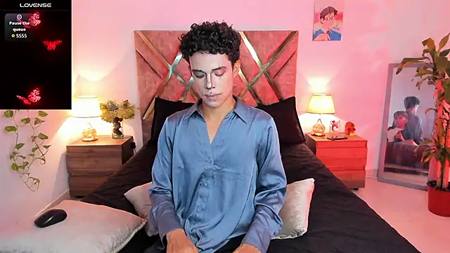 Snapshot of nickolas_moon chatting on 1, 11, 2025 nickolas moon online show from 1, 11, 2025