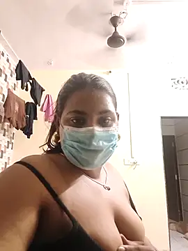 Hotmilfxox online show from 16, 4, 2026