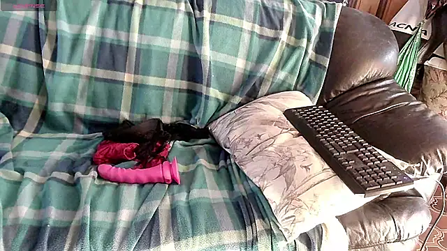 LauraMonolo online show from 15, 4, 2026