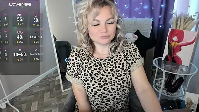 Snapshot of candy_queeen chatting on 9, 5, 2026 candy queeen online show from 9, 5, 2026