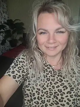 Snapshot of candy_queeen chatting on 24, 5, 2026 candy queeen online show from 24, 5, 2026