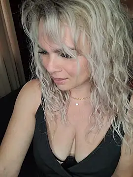 Snapshot of candy_queeen chatting on 31, 5, 2026 candy queeen online show from 31, 5, 2026