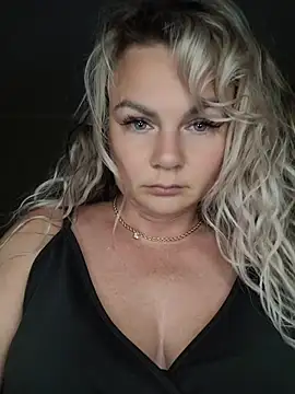 Snapshot of candy_queeen chatting on 31, 5, 2026 candy queeen online show from 31, 5, 2026