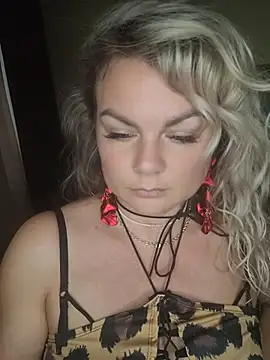 Snapshot of candy_queeen chatting on 10, 7, 2026 candy queeen online show from 10, 7, 2026