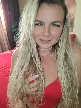 Snapshot of candy_queeen chatting on 5, 8, 2026 candy queeen online show from 5, 8, 2026