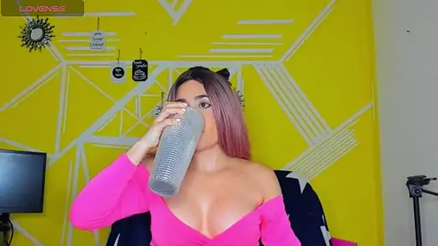 Nikolle Rouss online show from 12, 2, 2026