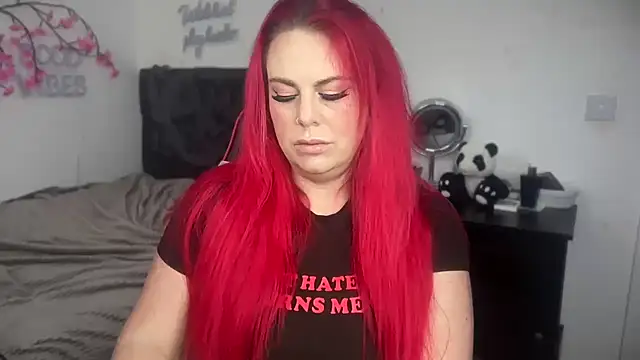 Snapshot of redxxxvixen chatting on 6, 5, 2026 redxxxvixen online show from 6, 5, 2026
