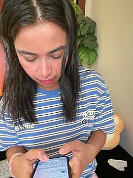 Adriennesexxx online show from 22, 4, 2026