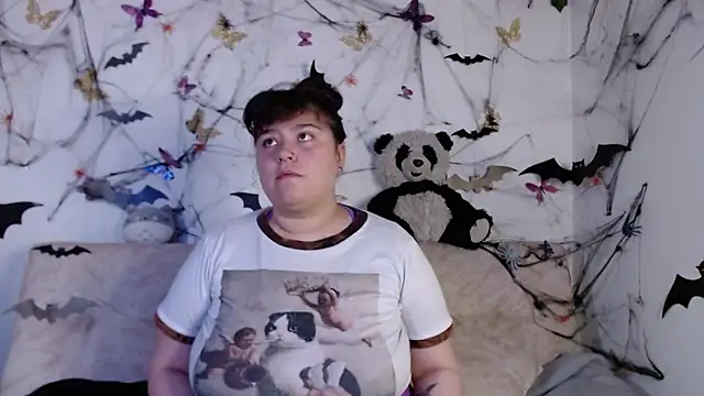 Snapshot of LennaTurnerr chatting on 8, 10, 2025 LennaTurnerr online show from 8, 10, 2025