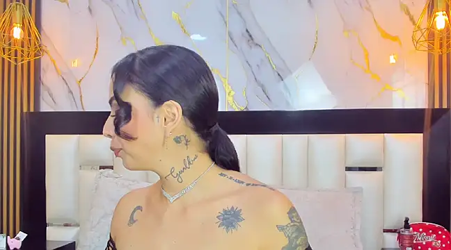 GiahDaniels online show from 4, 12, 2024