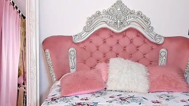 Snapshot of AngelineConnor chatting on 8, 2, 2025 AngelineConnor online show from 8, 2, 2025