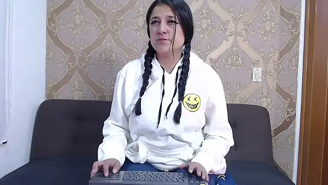 dakota guirl online show from 17, 12, 2024