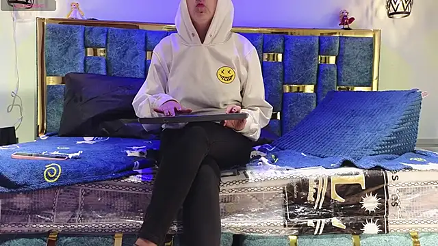 dakota guirl online show from 27, 2, 2025