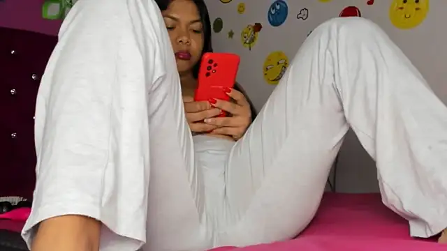 Snapshot of DIORA_Latina chatting on 6, 1, 2025 DIORA Latina online show from 6, 1, 2025