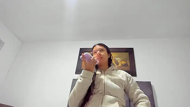 Snapshot of Vahiolet_smith chatting on 4, 2, 2026 Vahiolet smith online show from 4, 2, 2026