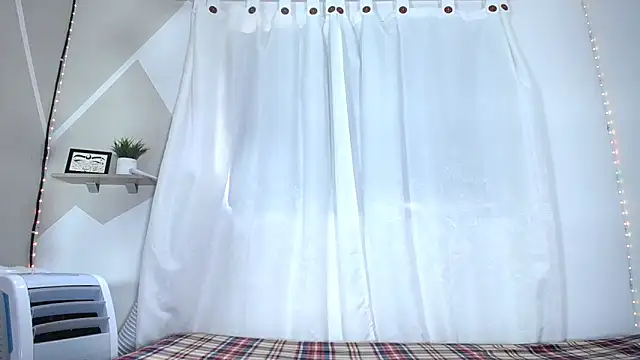 Hillary queen online show from 20, 2, 2025