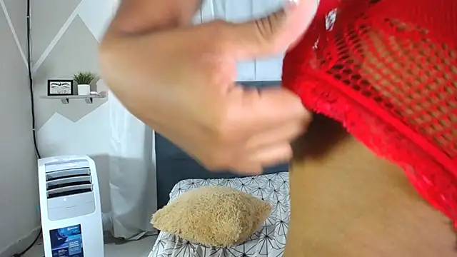 Hillary queen online show from 6, 3, 2025