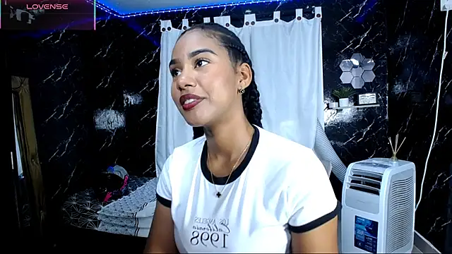 Hillary queen online show from 6, 10, 2025