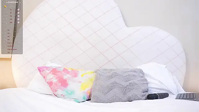 Camilaperson online show from 6, 11, 2025