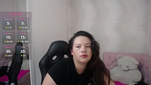 Snapshot of lauraguzman chatting on 24, 9, 2025 lauraguzman online show from 24, 9, 2025