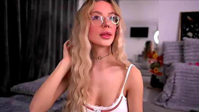 KylieJoyce online show from 28, 11, 2025